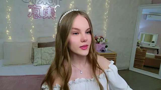 Lili Lohan online show from 18, 4, 2026