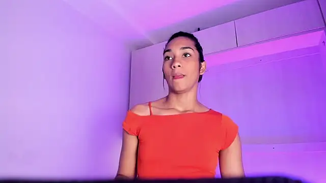 AnahiCollins online show from 4, 5, 2026