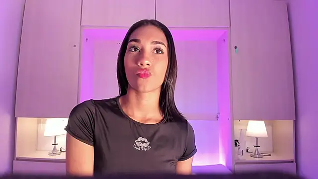 AnahiCollins online show from 6, 5, 2026