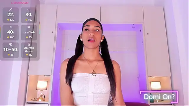 AnahiCollins online show from 9, 10, 2025