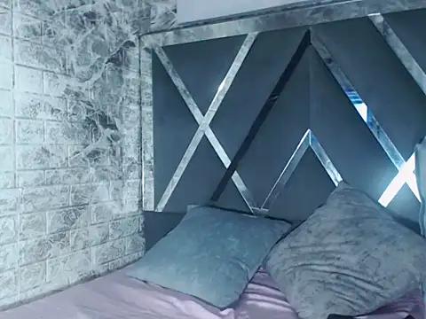 Mila Leon online show from 9, 10, 2025