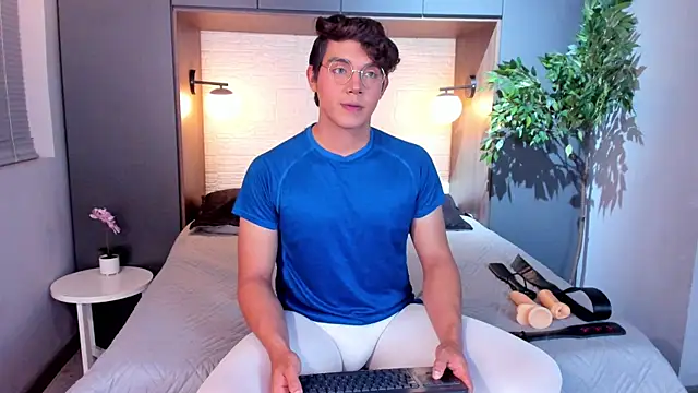 Snapshot of DyllanCooper chatting on 16, 11, 2025 DyllanCooper online show from 16, 11, 2025