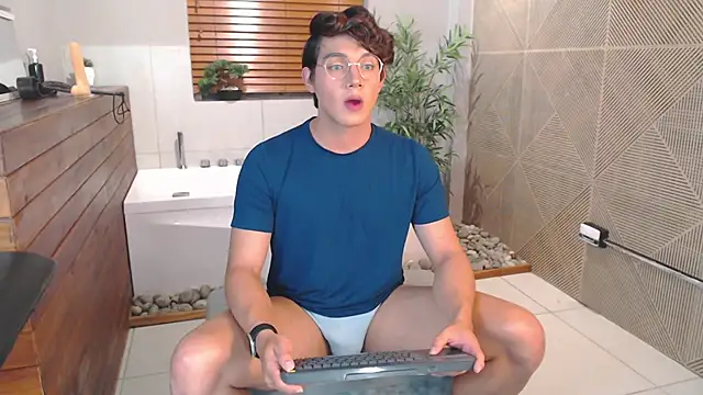 Snapshot of DyllanCooper chatting on 19, 11, 2025 DyllanCooper online show from 19, 11, 2025