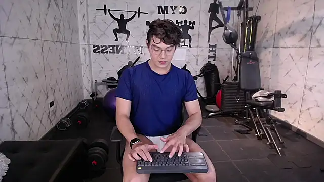 Snapshot of DyllanCooper chatting on 21, 11, 2025 DyllanCooper online show from 21, 11, 2025