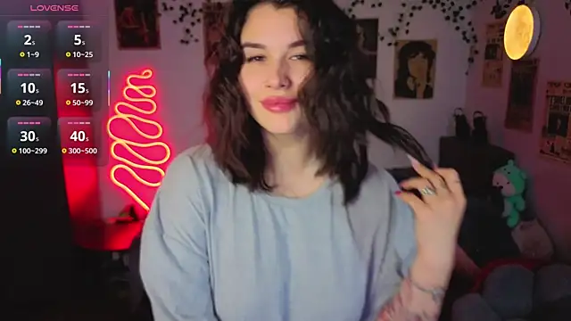 kira kick online show from 12, 11, 2025