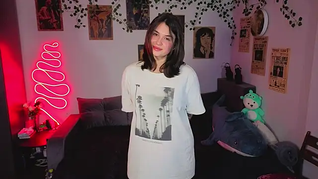 kira kick online show from 27, 10, 2025