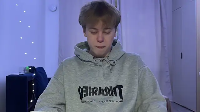  bee boy  online show from 21, 11, 2025