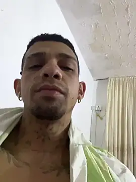 Snapshot of Valentino-elTuyo chatting on 3, 6, 2026 Valentino-elTuyo online show from 3, 6, 2026