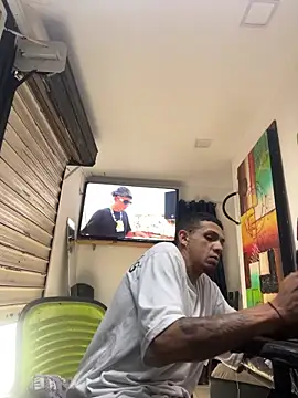 Snapshot of Valentino-elTuyo chatting on 4, 6, 2026 Valentino-elTuyo online show from 4, 6, 2026