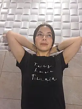 Snapshot of EmmaValencia_ chatting on 22, 10, 2025 EmmaValencia online show from 22, 10, 2025