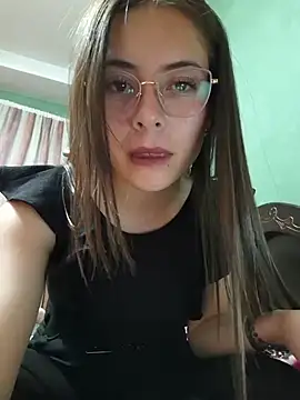 Snapshot of EmmaValencia_ chatting on 19, 11, 2025 EmmaValencia online show from 19, 11, 2025