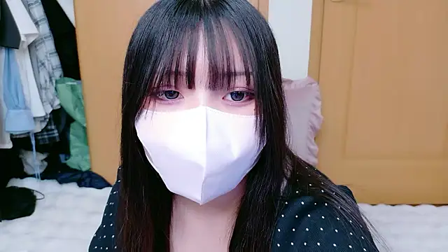 YUKINA 00 online show from 3, 7, 2026