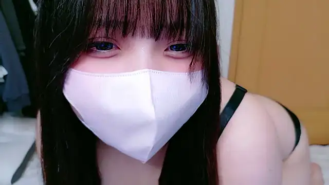 YUKINA 00 online show from 3, 6, 2026