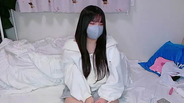 YUKINA 00 online show from 17, 12, 2025