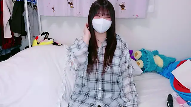 YUKINA 00 online show from 5, 4, 2026