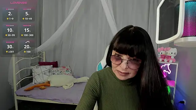 Snapshot of LindaRomero chatting on 11, 10, 2025 LindaRomero online show from 11, 10, 2025