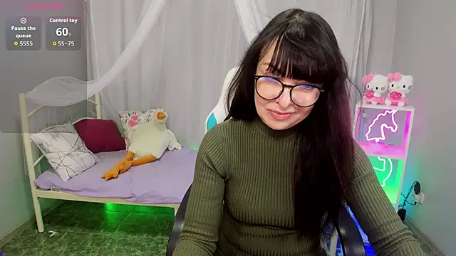 Snapshot of LindaRomero chatting on 3, 11, 2025 LindaRomero online show from 3, 11, 2025