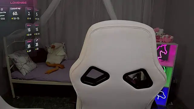 Snapshot of LindaRomero chatting on 9, 11, 2025 LindaRomero online show from 9, 11, 2025