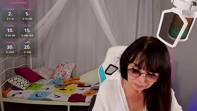 Snapshot of LindaRomero chatting on 28, 9, 2025 LindaRomero online show from 28, 9, 2025