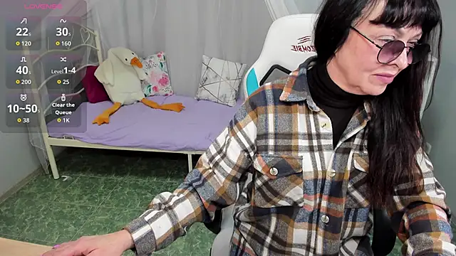 Snapshot of LindaRomero chatting on 16, 11, 2025 LindaRomero online show from 16, 11, 2025