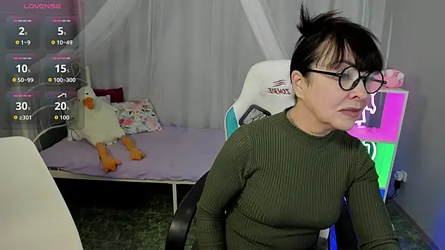 Snapshot of LindaRomero chatting on 8, 10, 2025 LindaRomero online show from 8, 10, 2025