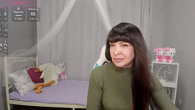 Snapshot of LindaRomero chatting on 8, 11, 2025 LindaRomero online show from 8, 11, 2025