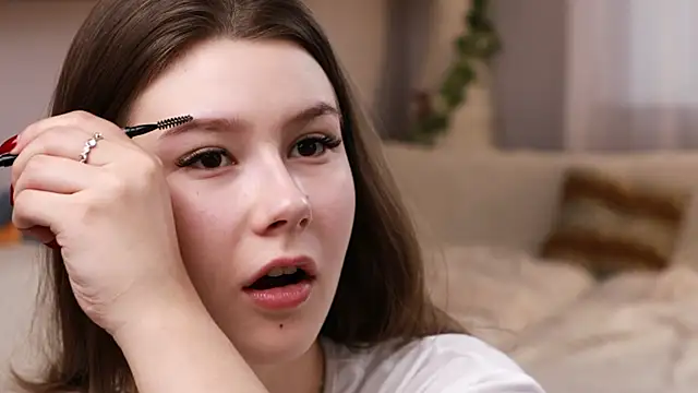 Snapshot of MondoNeko chatting on 5, 10, 2025 MondoNeko online show from 5, 10, 2025