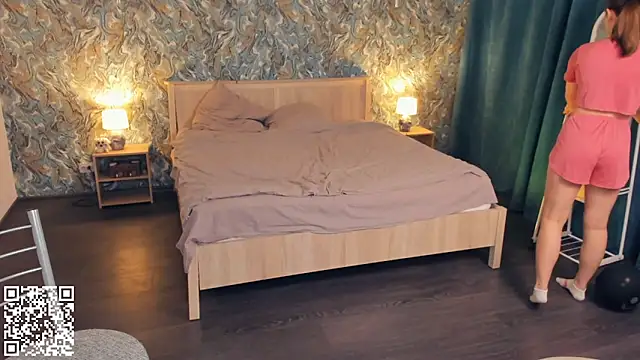 Snapshot of MondoNeko chatting on 28, 11, 2025 MondoNeko online show from 28, 11, 2025