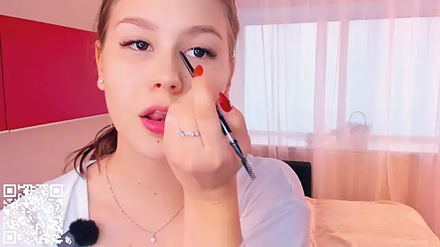 Snapshot of MondoNeko chatting on 7, 11, 2025 MondoNeko online show from 7, 11, 2025