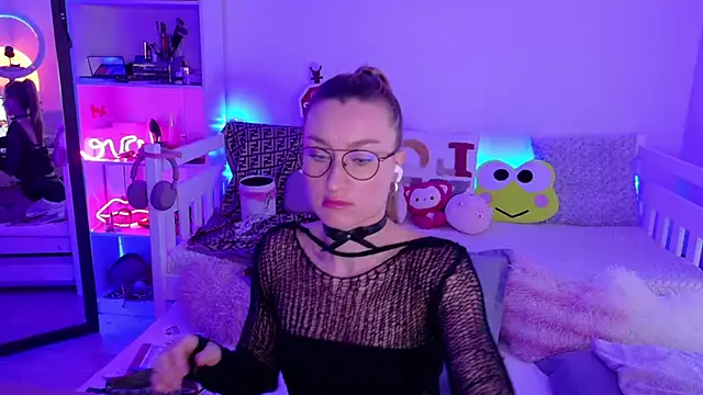 MysticRoxanne online show from 1, 12, 2025