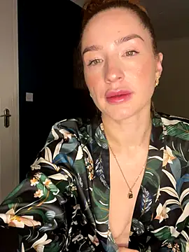 Snapshot of Cherry-L-28 chatting on 28, 11, 2025 Cherry-L-28 online show from 28, 11, 2025