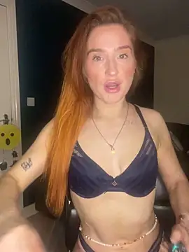 Snapshot of Cherry-L-28 chatting on 3, 11, 2025 Cherry-L-28 online show from 3, 11, 2025