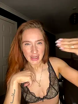 Snapshot of Cherry-L-28 chatting on 8, 10, 2025 Cherry-L-28 online show from 8, 10, 2025