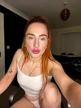 Snapshot of Cherry-L-28 chatting on 22, 11, 2025 Cherry-L-28 online show from 22, 11, 2025