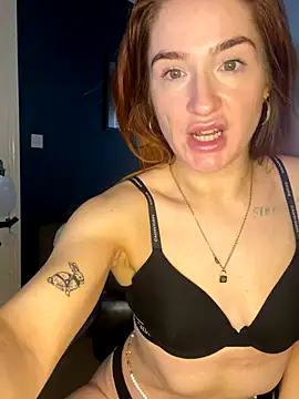 Snapshot of Cherry-L-28 chatting on 28, 10, 2025 Cherry-L-28 online show from 28, 10, 2025