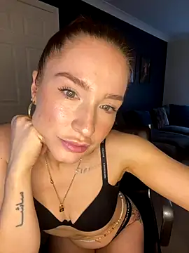 Snapshot of Cherry-L-28 chatting on 14, 10, 2025 Cherry-L-28 online show from 14, 10, 2025