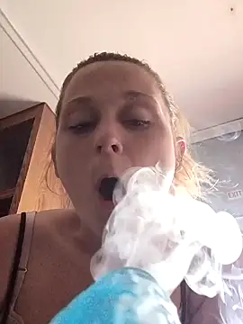 Queen2454 online show from 1, 4, 2026