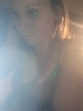 Queen2454 online show from 13, 4, 2026