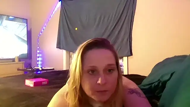 Queen2454 online show from 11, 10, 2025