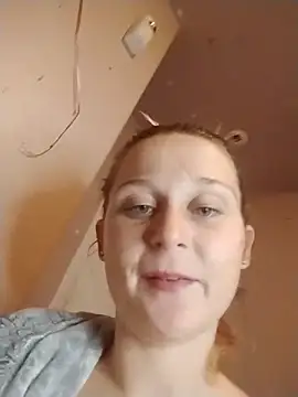 Queen2454 online show from 28, 9, 2025