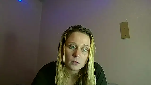 Queen2454 online show from 8, 10, 2025