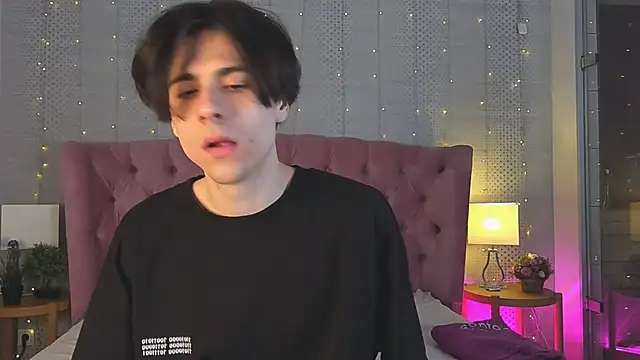 Ellis Rin online show from 5, 11, 2025