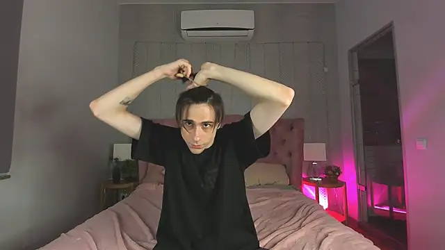 Ellis Rin online show from 10, 11, 2025