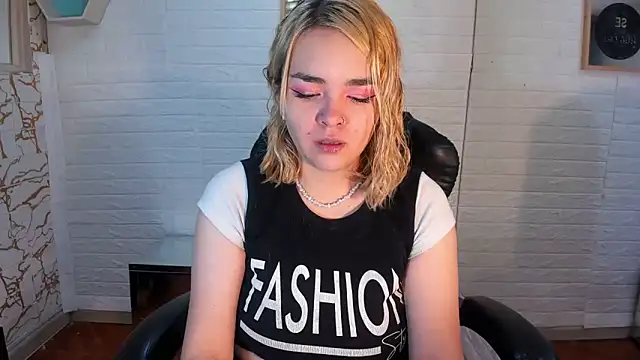 Eily Blunts online show from 6, 11, 2025