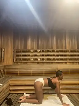 tia   fox online show from 25, 11, 2025