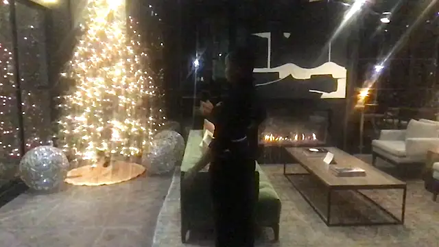 tia   fox online show from 27, 11, 2025