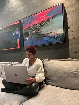 tia   fox online show from 8, 11, 2025