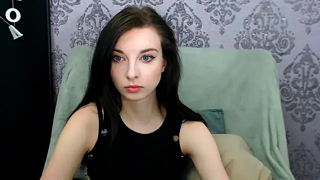 Snapshot of DominantLuna chatting on 4, 5, 2026 DominantLuna online show from 4, 5, 2026