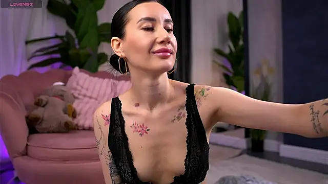 SerenaVelour online show from 7, 11, 2025