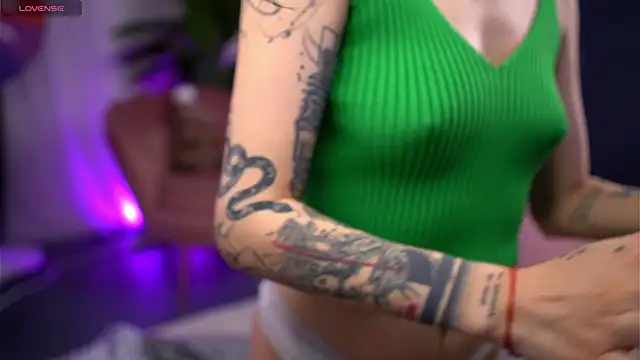 SerenaVelour online show from 17, 10, 2025